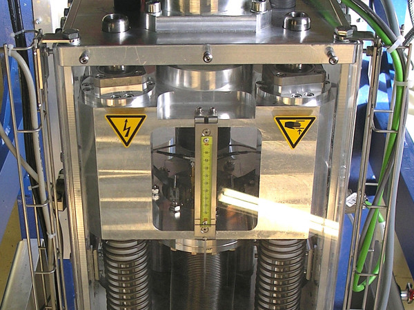 Ideal end position protection in research laboratories with MAGNUM dampers