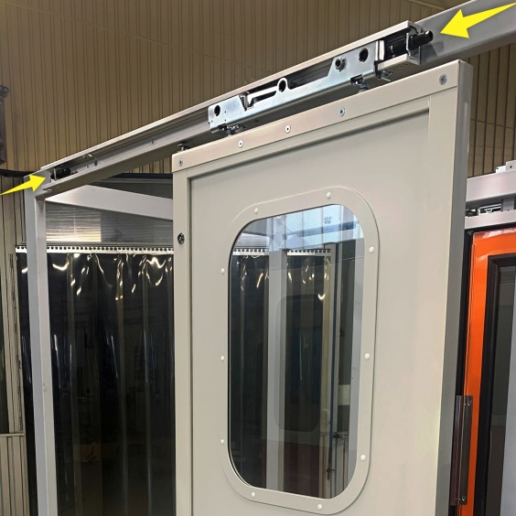 Lightweight, compound aluminum separating and passage doors in flat and bent designs are part of Metal 99’s product portfolio for European railway companies.